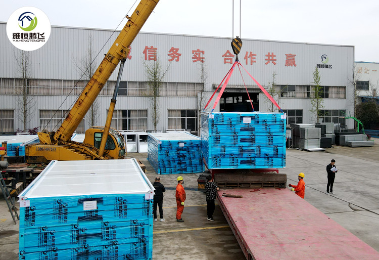 折叠集装箱房装车